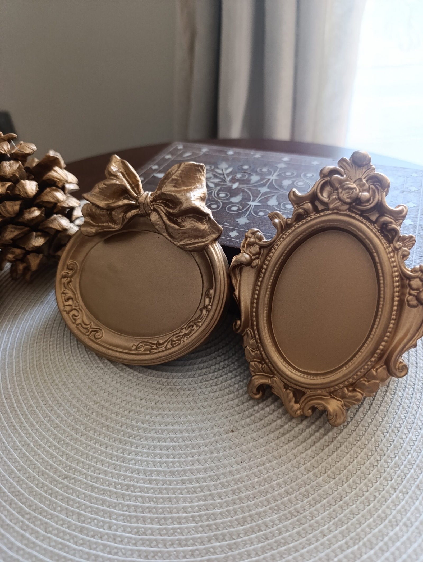 vintage frames , baroque frames , trinkets , home decoration , ceramic , concrete
